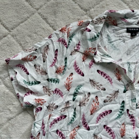 Torrid | "Feather White" Stretch Challis Button-Front Shirt | Size 1X - Picture 4 of 10